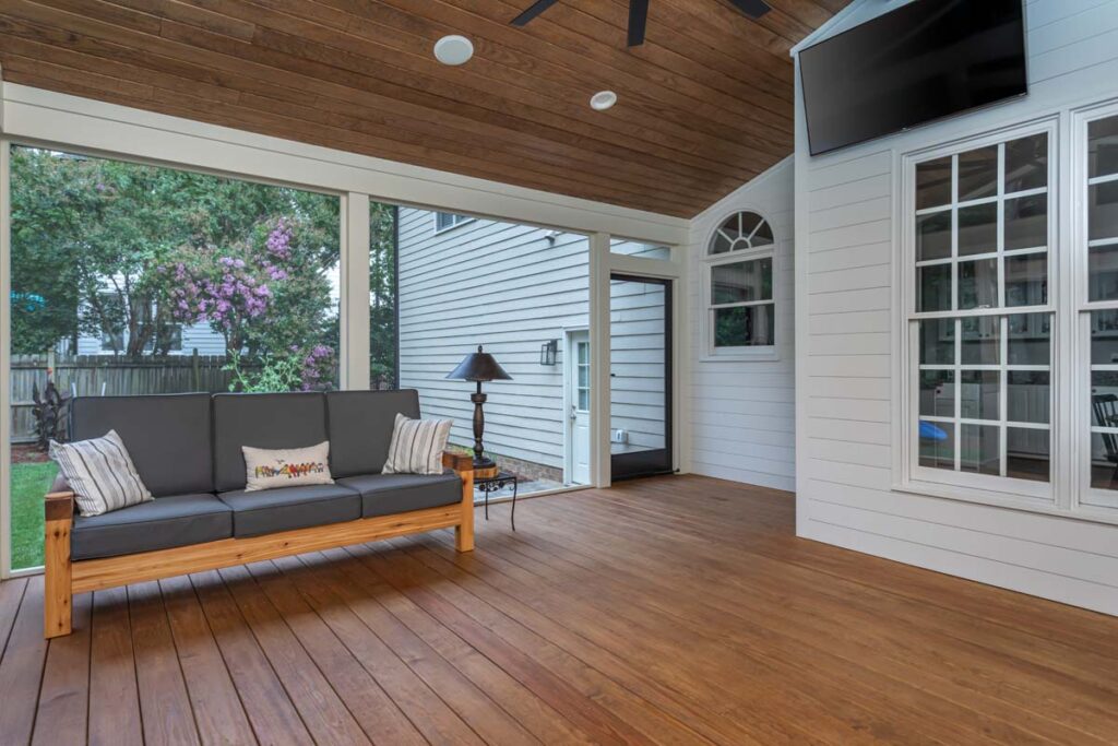 Interior of Jasper screen deck using TimberTec composite deck.