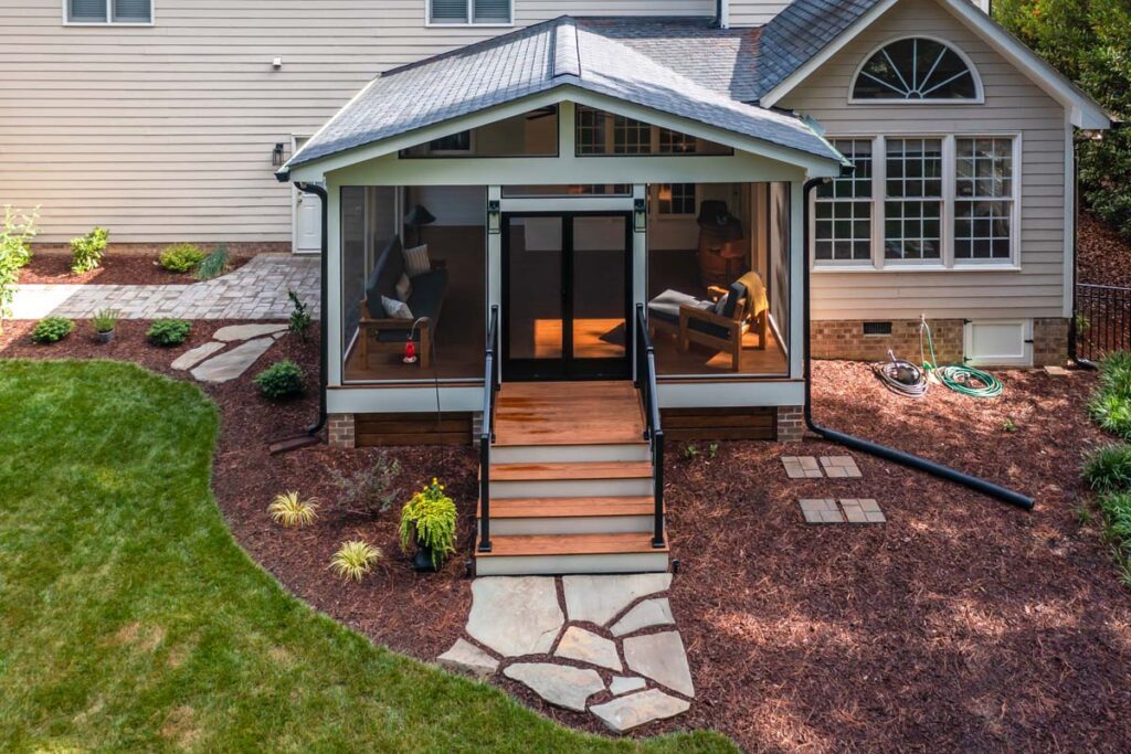 Top angled front-facing view of Jasper screen deck showcasing deck's interior.